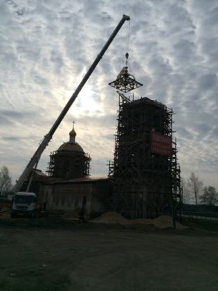 12.04.2014 Установка купола и шпиля. Слава Тебе, Господи!