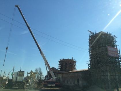 12.04.2014 Установка купола и шпиля. Слава Тебе, Господи!