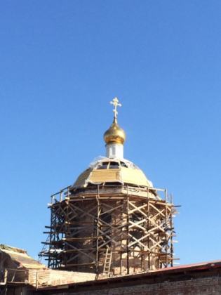12.04.2014 Установка купола и шпиля. Слава Тебе, Господи!