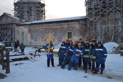 22.01.2014 Доставка шпиля на колокольню