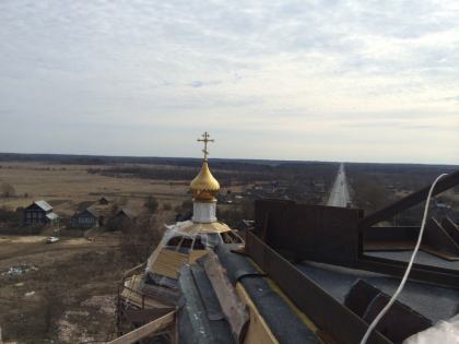 12.04.2014 Установка купола и шпиля. Слава Тебе, Господи!