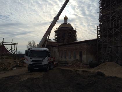 12.04.2014 Установка купола и шпиля. Слава Тебе, Господи!
